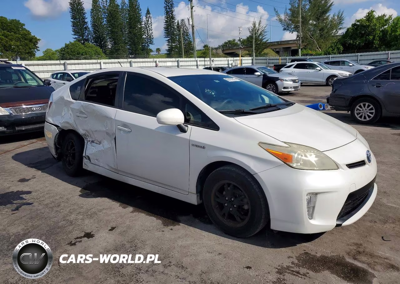 2013 Toyota Prius Two VIN:JTDKN3DU0D5681469 - 4