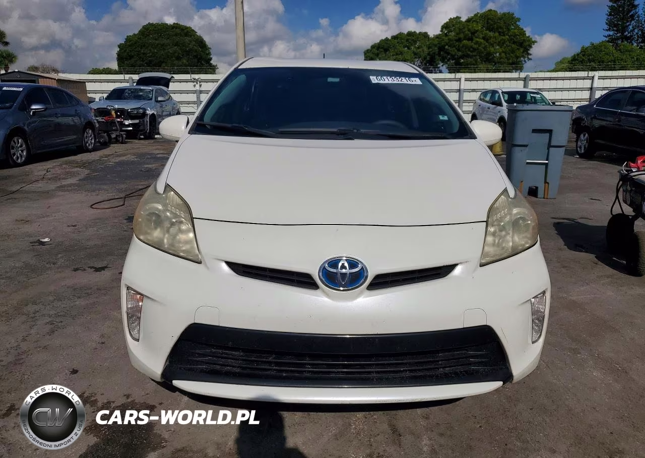 2013 Toyota Prius Two VIN:JTDKN3DU0D5681469 - 5