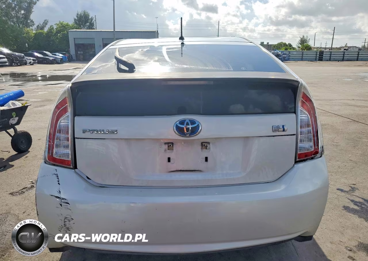 2013 Toyota Prius Two VIN:JTDKN3DU0D5681469 - 6