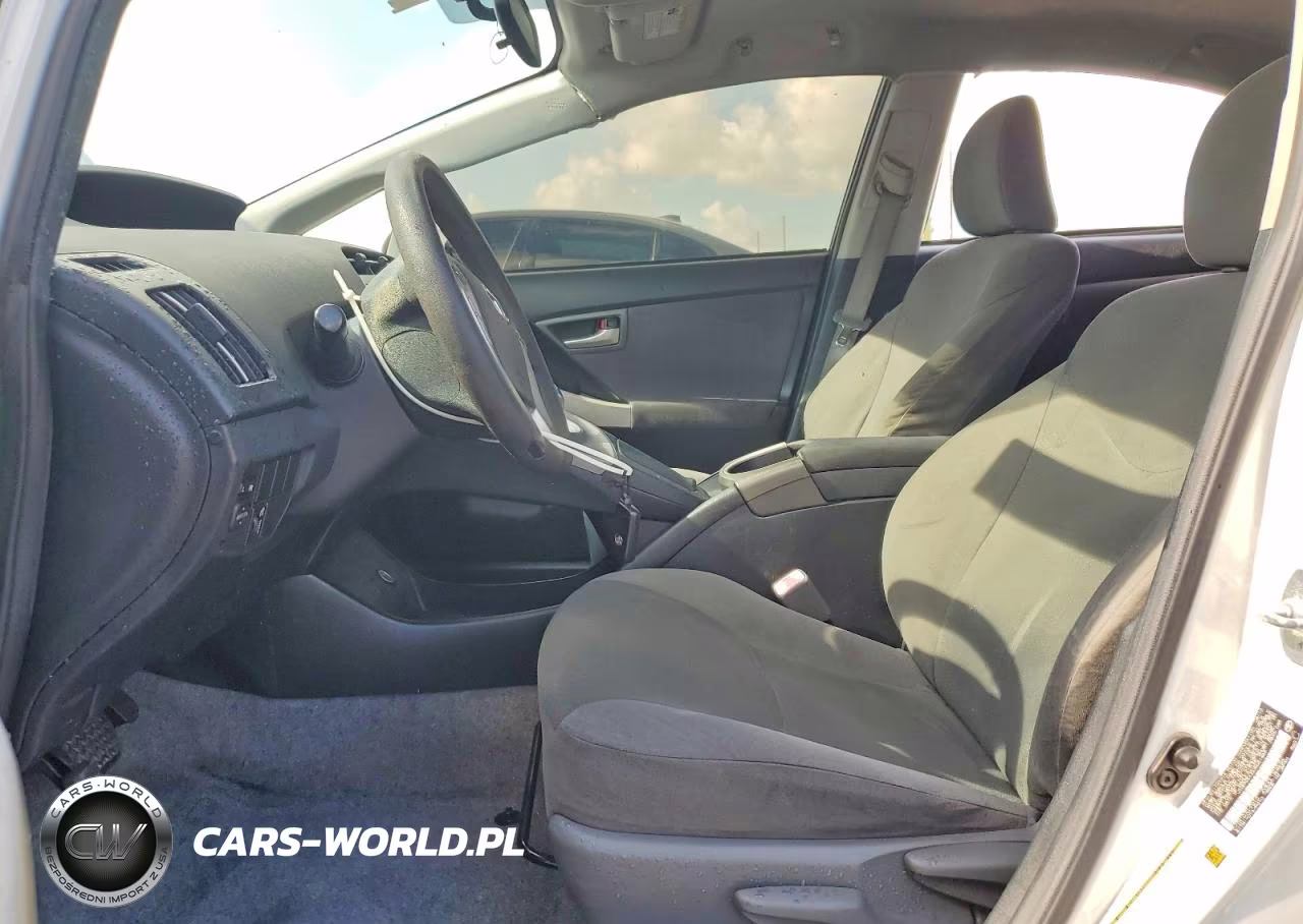 2013 Toyota Prius Two VIN:JTDKN3DU0D5681469 - 7