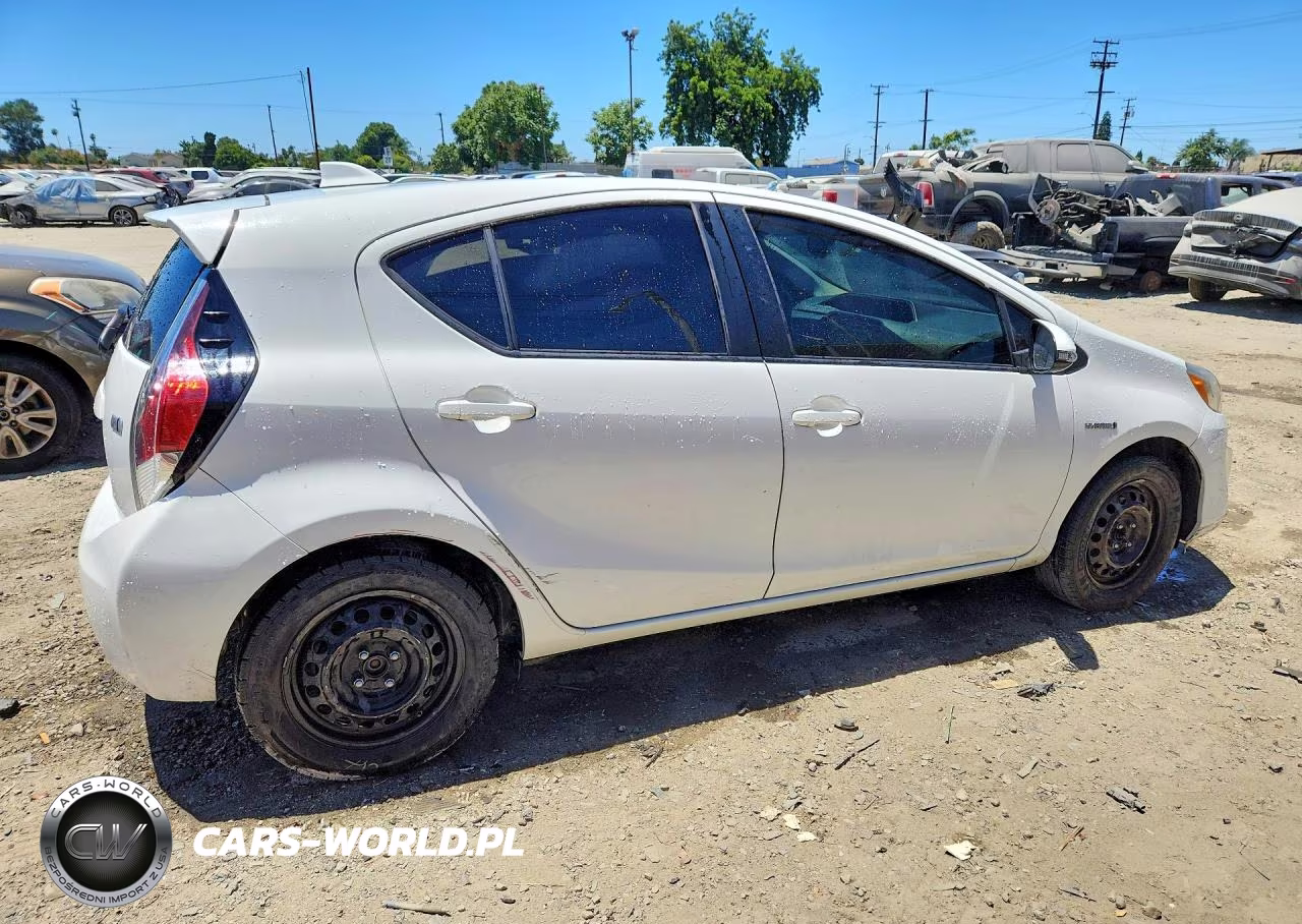 2016 Toyota Prius C One VIN:JTDKDTB36G1127166 - 3