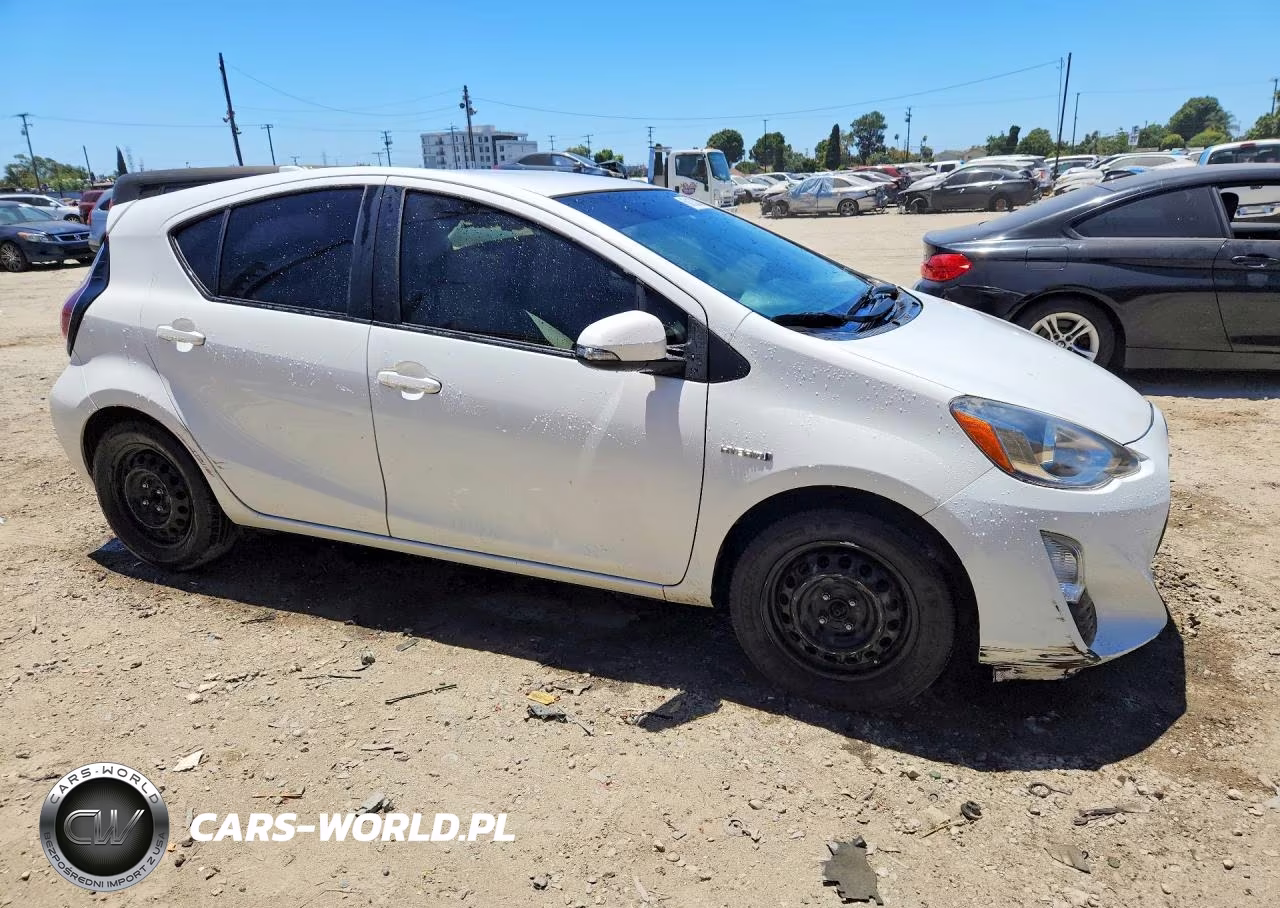 2016 Toyota Prius C One VIN:JTDKDTB36G1127166 - 4