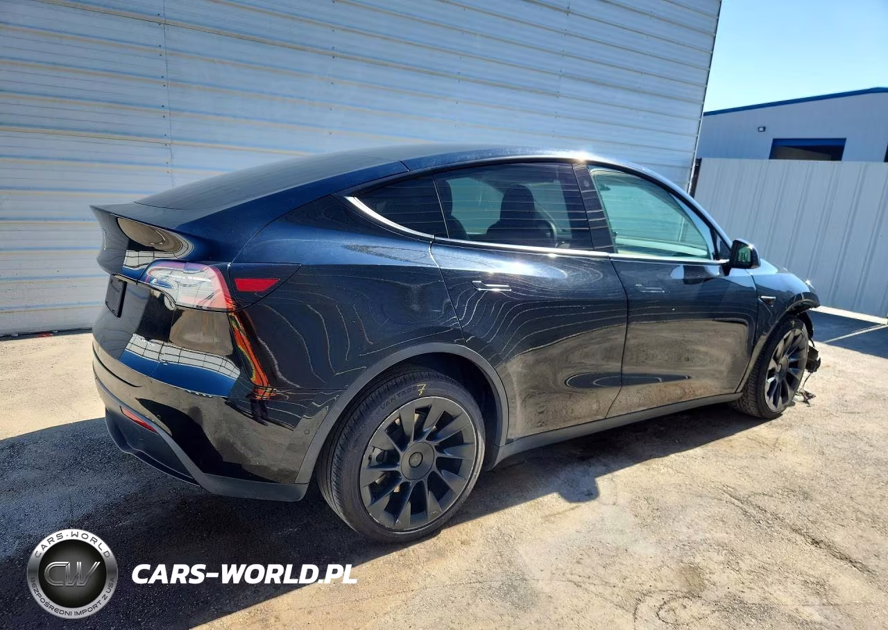 2022 Tesla Model Y VIN:7SAYGDEE9NF481940 - 3