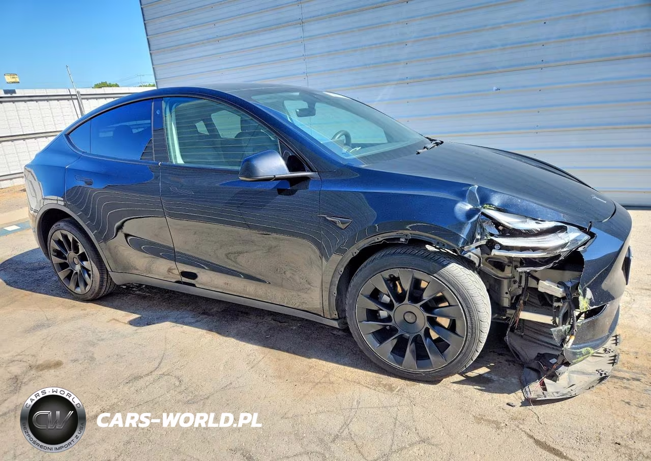 2022 Tesla Model Y VIN:7SAYGDEE9NF481940 - 4