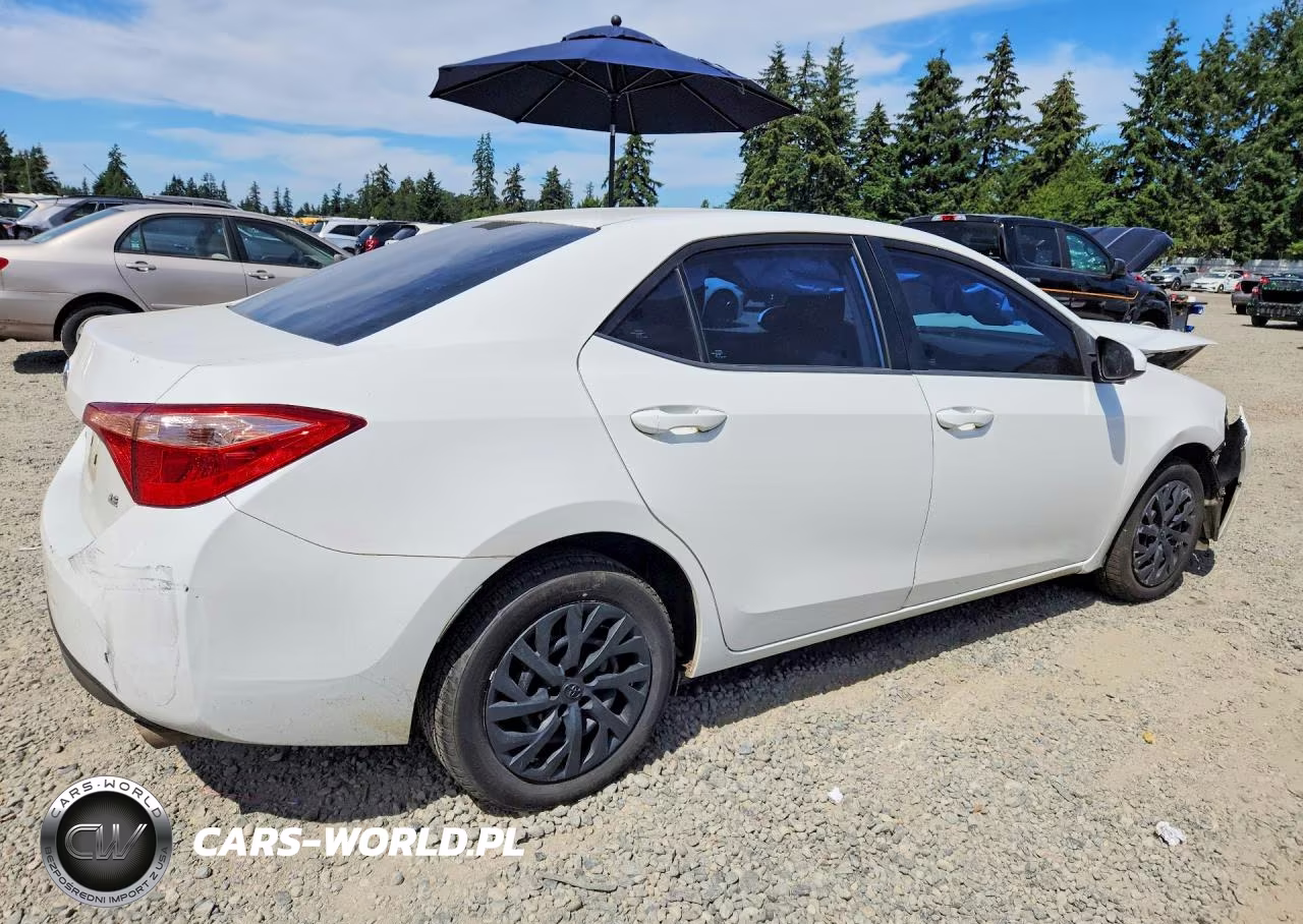 2019 Toyota Corolla Le VIN:5YFBURHE6KP889087 - 3