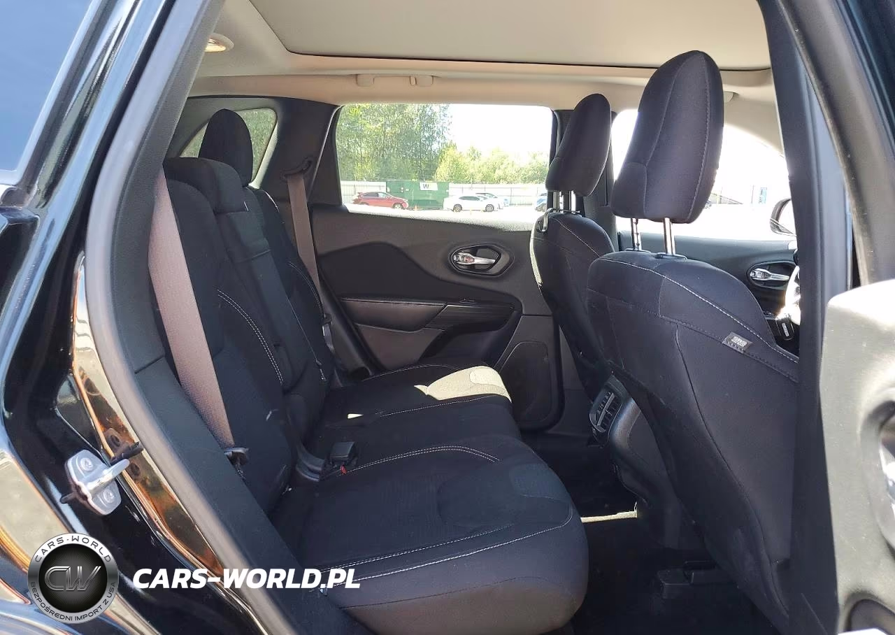 2015 Jeep Cherokee Latitude VIN:1C4PJMCS7FW768399 - 11
