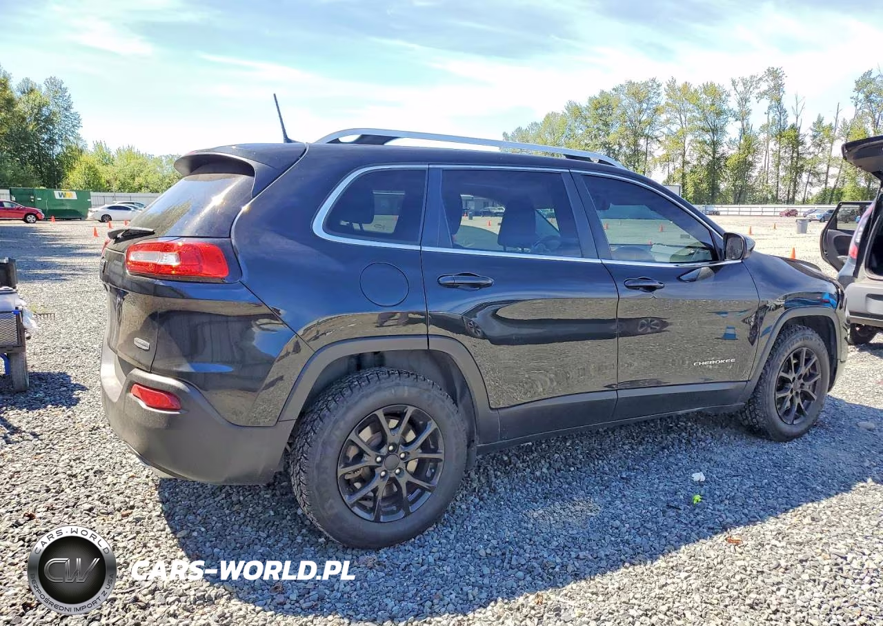 2015 Jeep Cherokee Latitude VIN:1C4PJMCS7FW768399 - 3