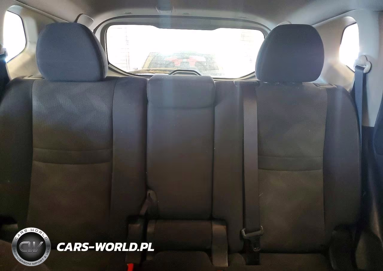 2015 Nissan Rogue S VIN:KNMAT2MV2FP500304 - 10