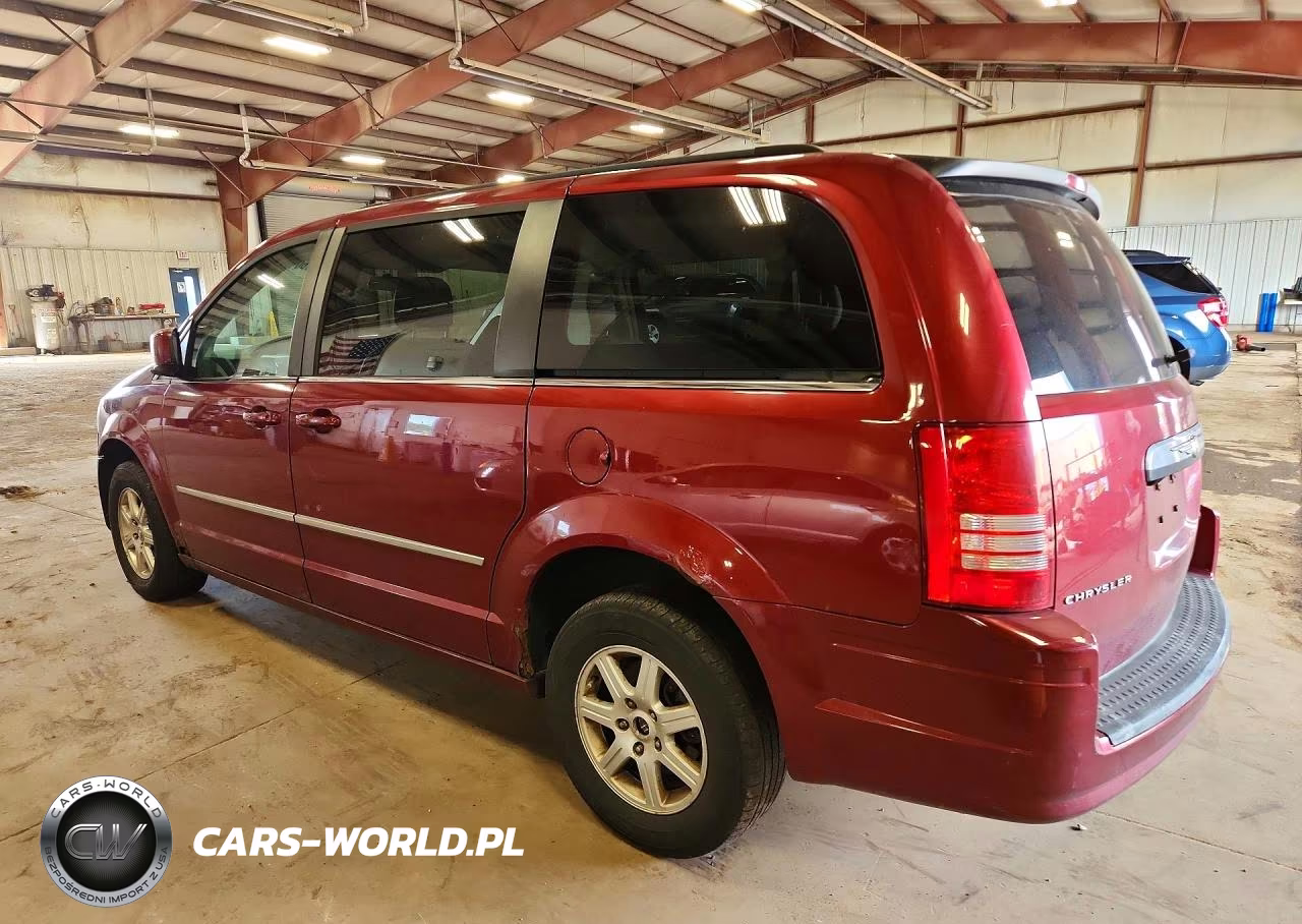 2010 Chrysler Town & Country Touring Plus VIN:2A4RR8D14AR449858 - 2