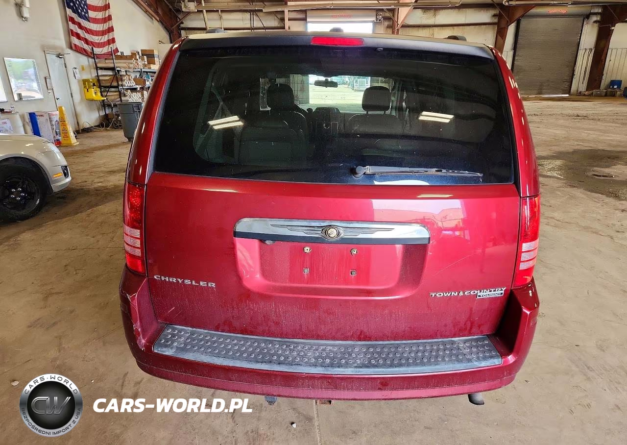 2010 Chrysler Town & Country Touring Plus VIN:2A4RR8D14AR449858 - 6