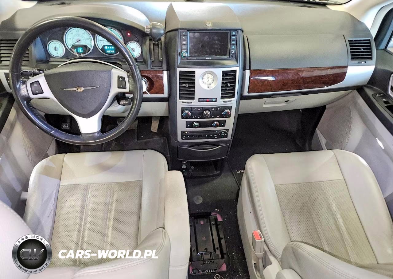 2010 Chrysler Town & Country Touring Plus VIN:2A4RR8D14AR449858 - 8