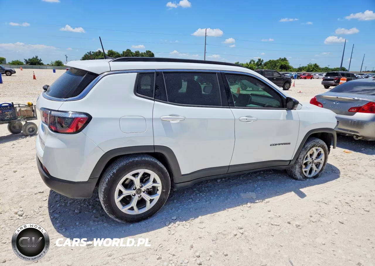 2025 Jeep Compass Latitude VIN:3C4NJDBNXST559810 - 3