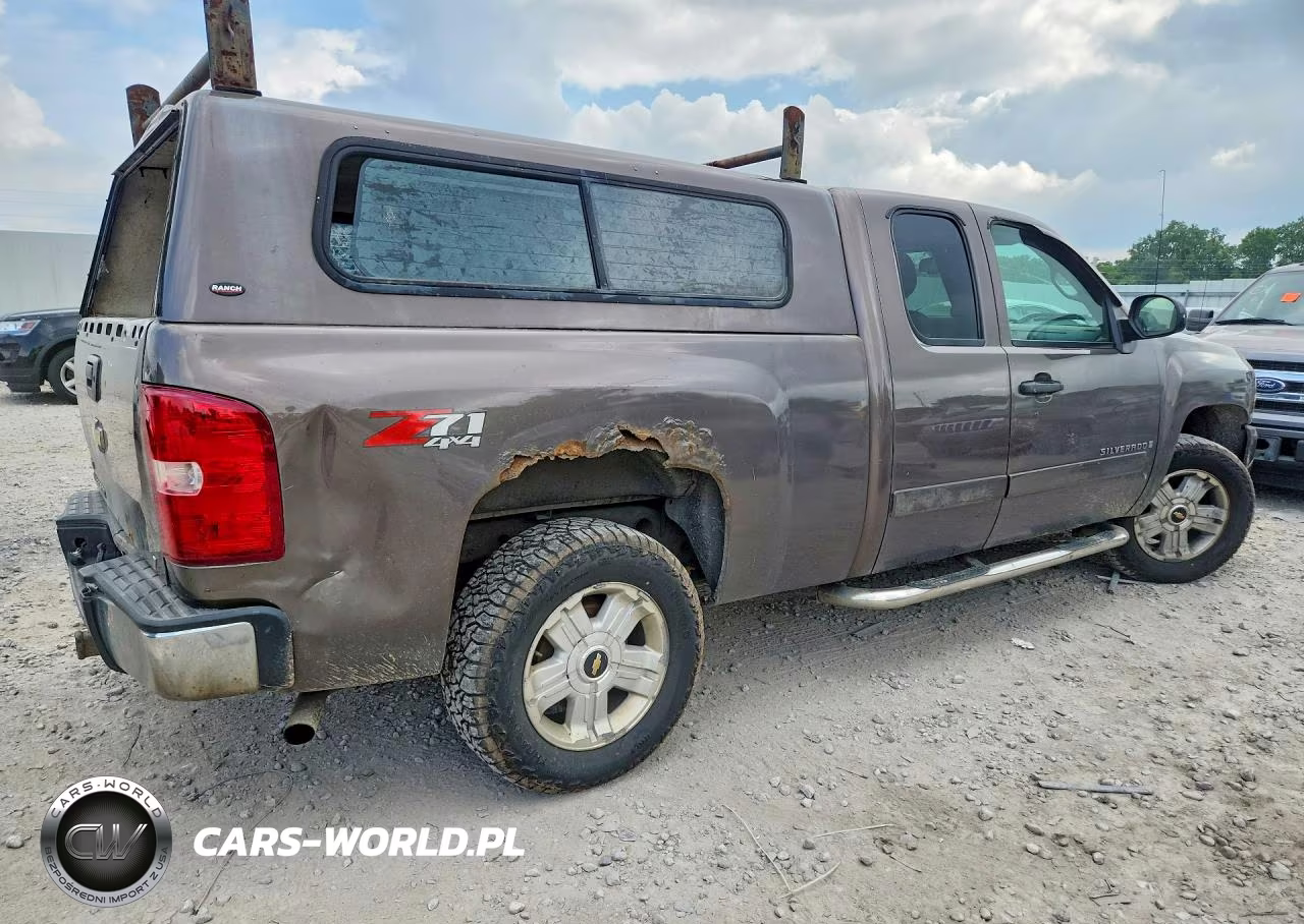 2008 Chevrolet Silverado K1500 VIN:2GCEK190581249449 - 3