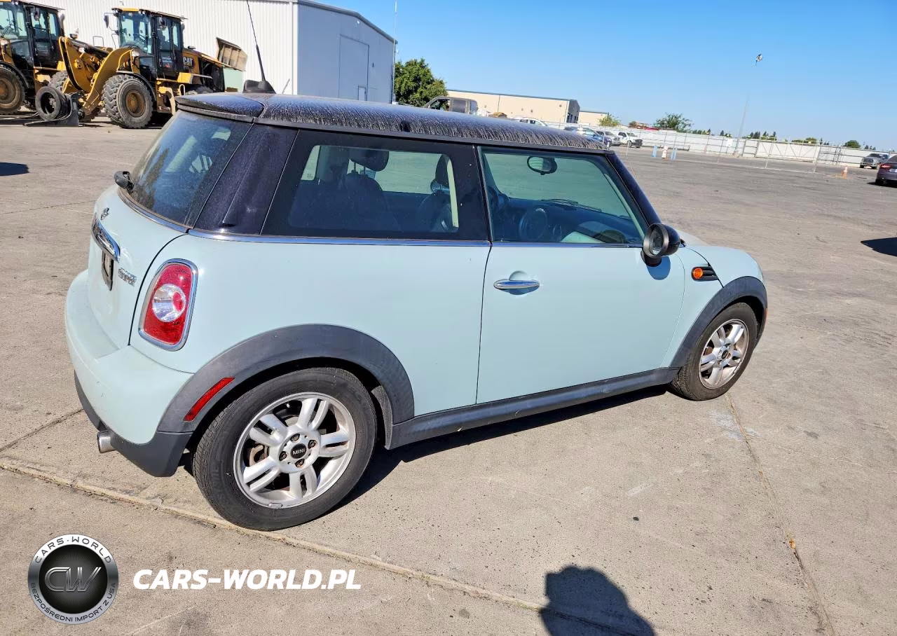 2013 Mini Cooper VIN:WMWSU3C51DT692633 - 3
