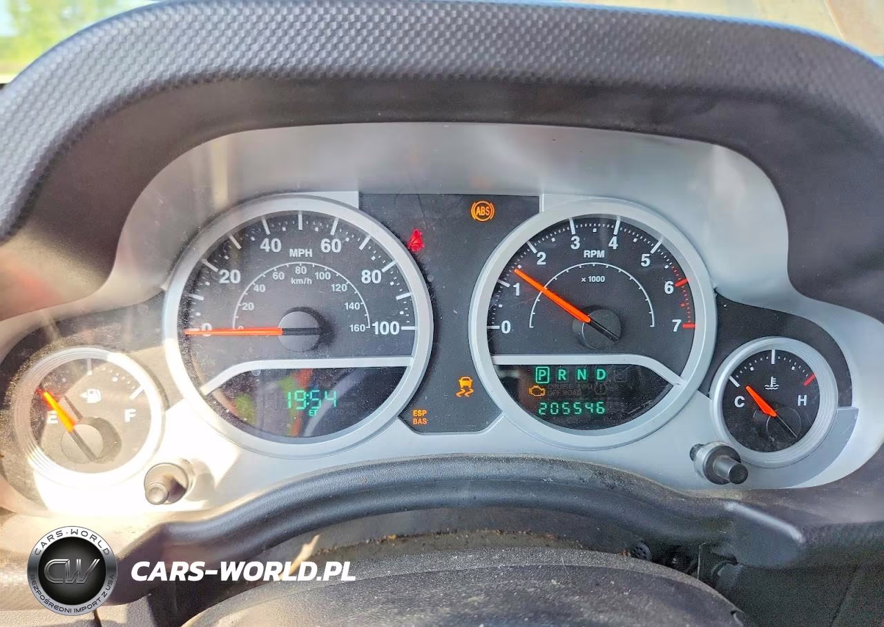 2010 Jeep Wrangler Unlimited Sahara VIN:1J4HA5H13AL188291 - 9