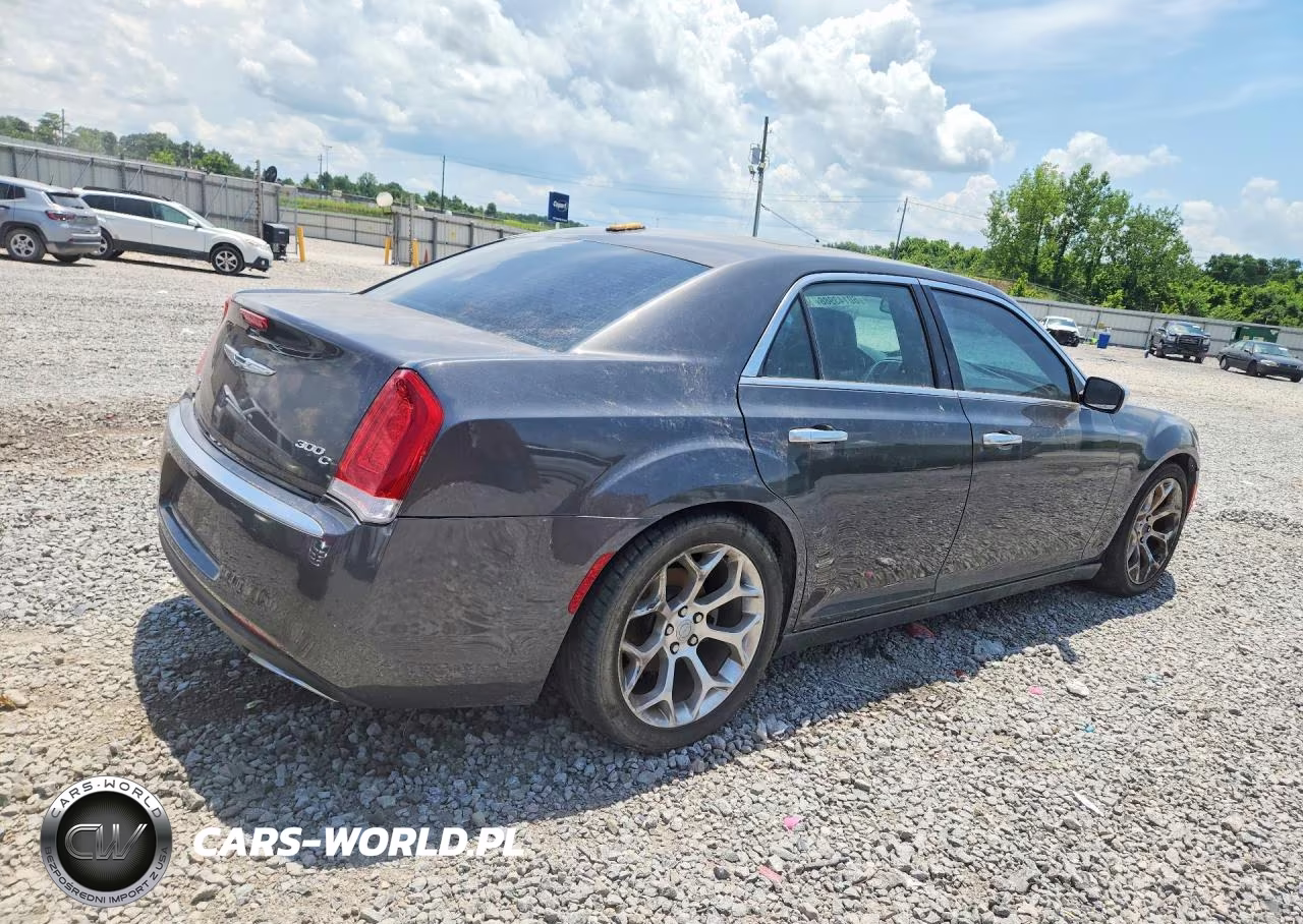 2016 Chrysler 300C Platinum VIN:2C3CCAPT5GH198353 - 3