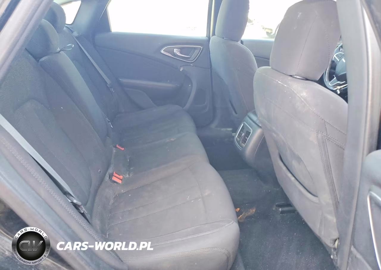 2015 Chrysler 200 Limited VIN:1C3CCCABXFN533575 - 10