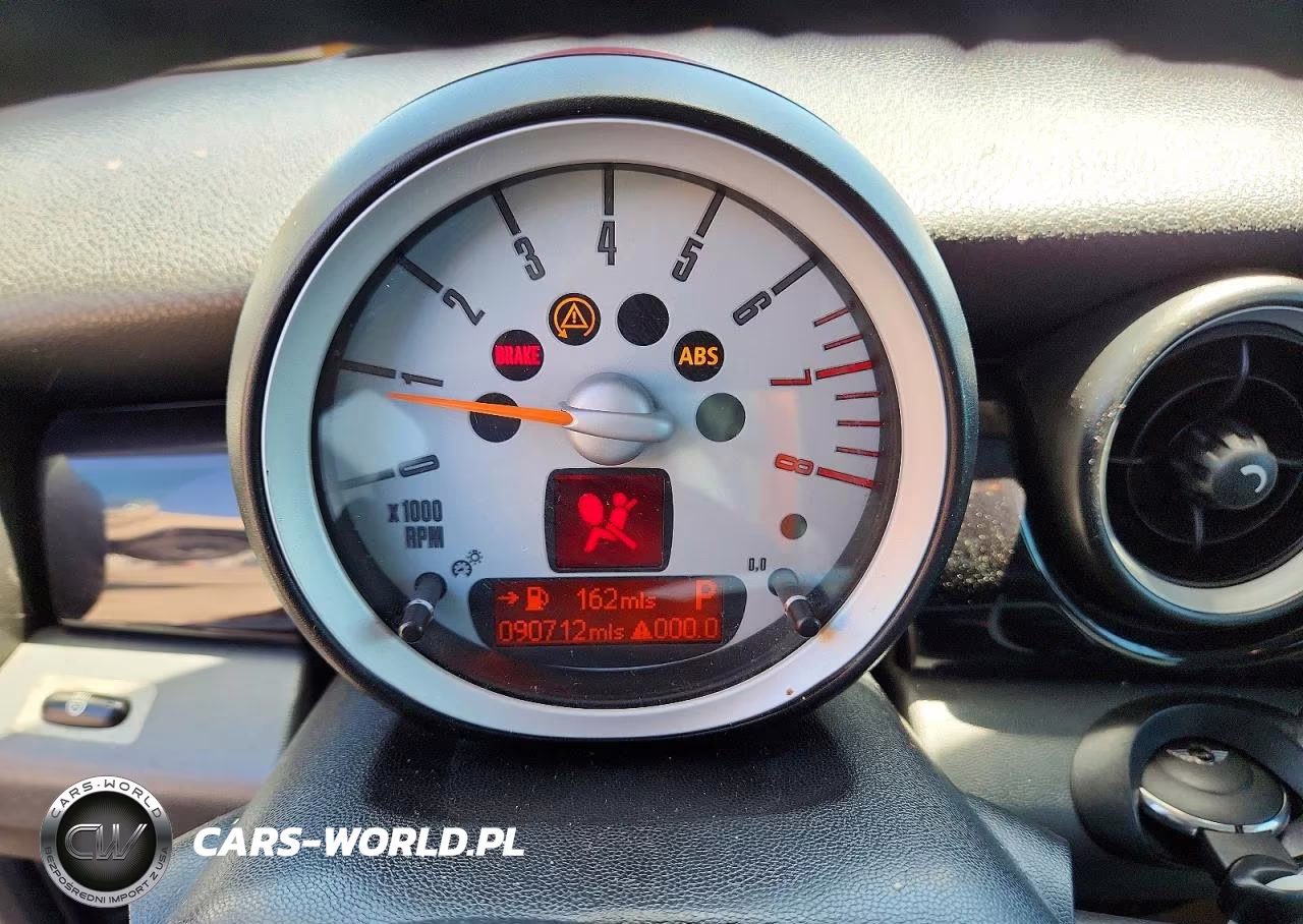 2009 Mini Cooper Clubman VIN:WMWML33569TX33163 - 9