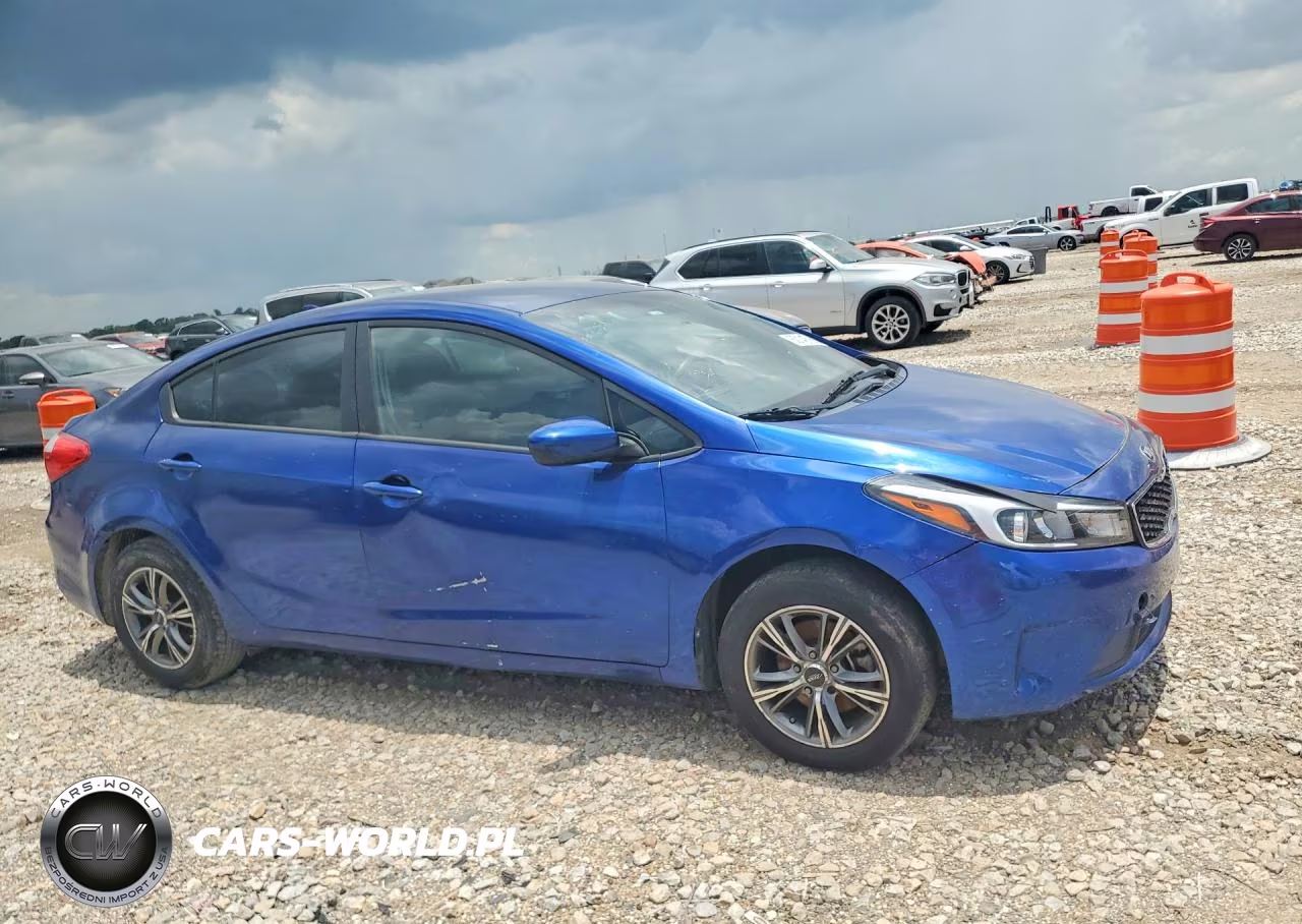 2017 Kia Forte Lx VIN:3KPFK4A74HE137775 - 4
