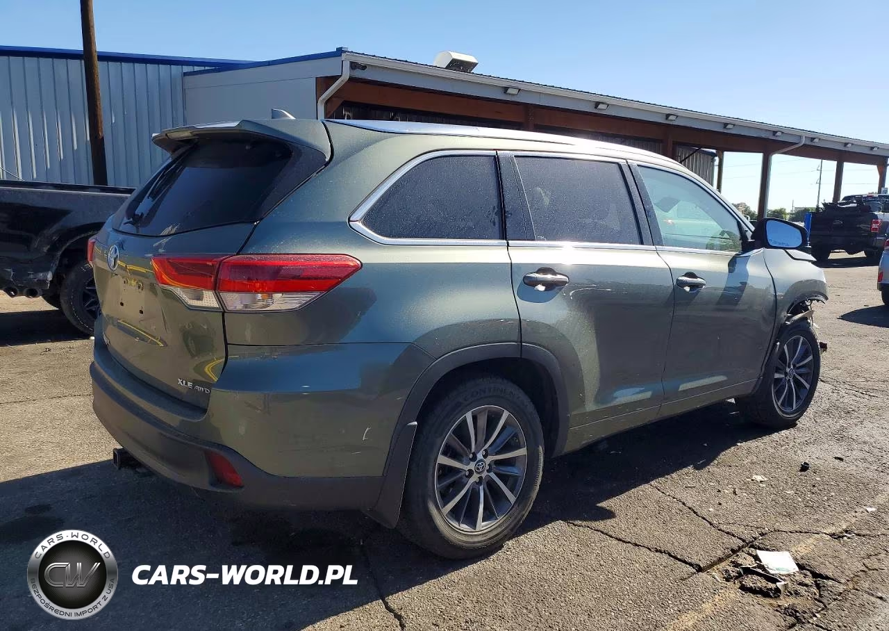 2017 Toyota Highlander Xle VIN:5TDJZRFH1HS391406 - 3