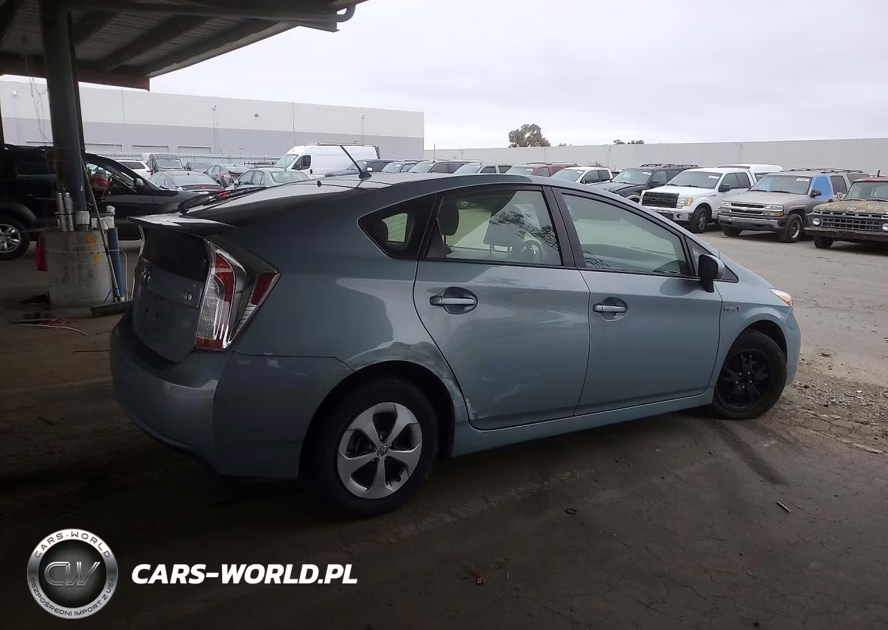 2013 Toyota Prius Two VIN:JTDKN3DU7D1647343 - 3