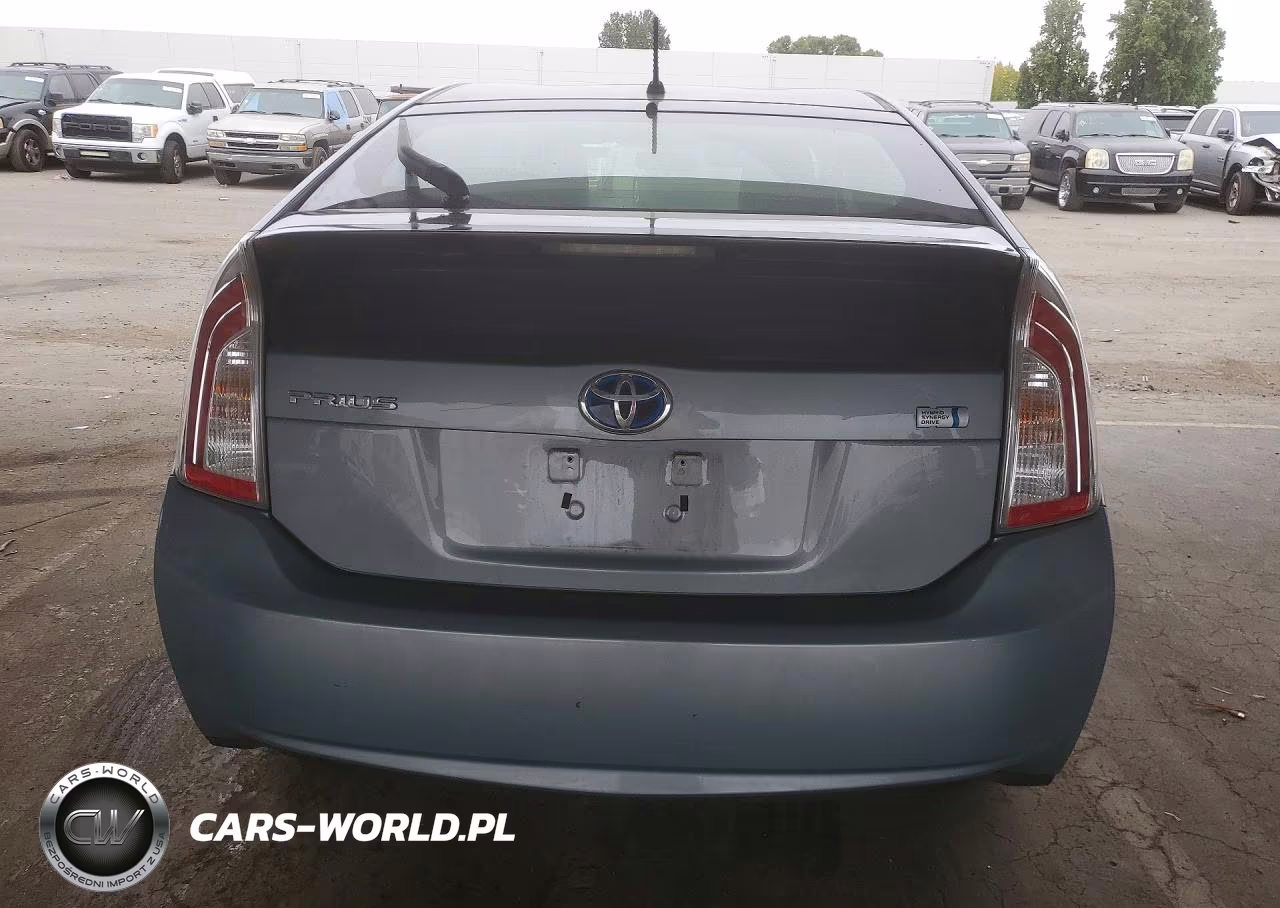 2013 Toyota Prius Two VIN:JTDKN3DU7D1647343 - 6