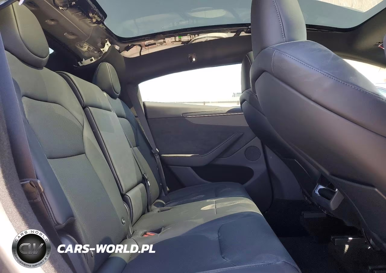 2026 Tesla Model Y VIN:7SAYGDEE7TF632934 - 10