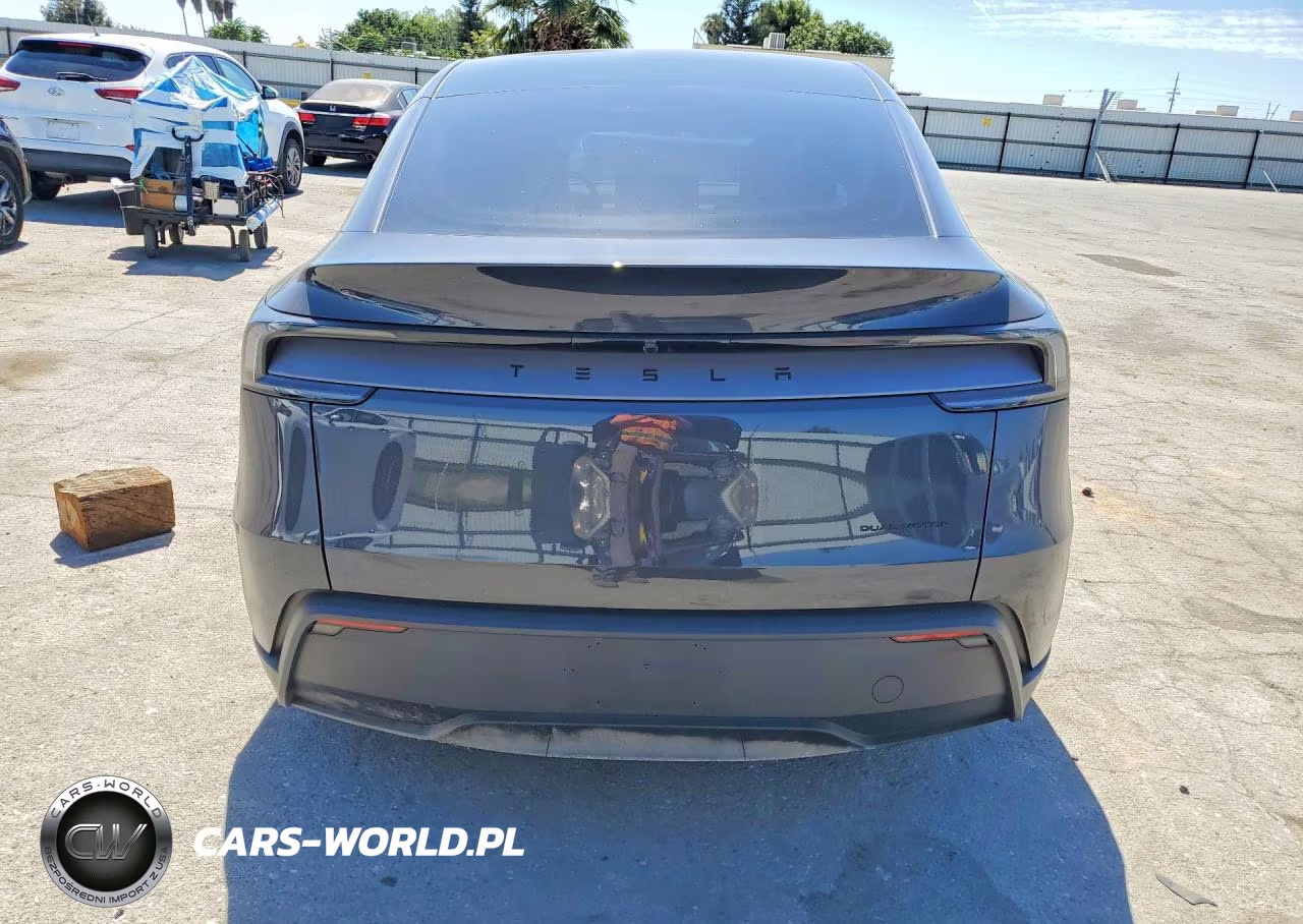 2026 Tesla Model Y VIN:7SAYGDEE7TF632934 - 6