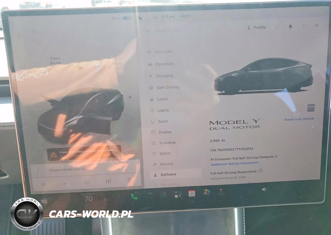 2026 Tesla Model Y VIN:7SAYGDEE7TF632934 - 9