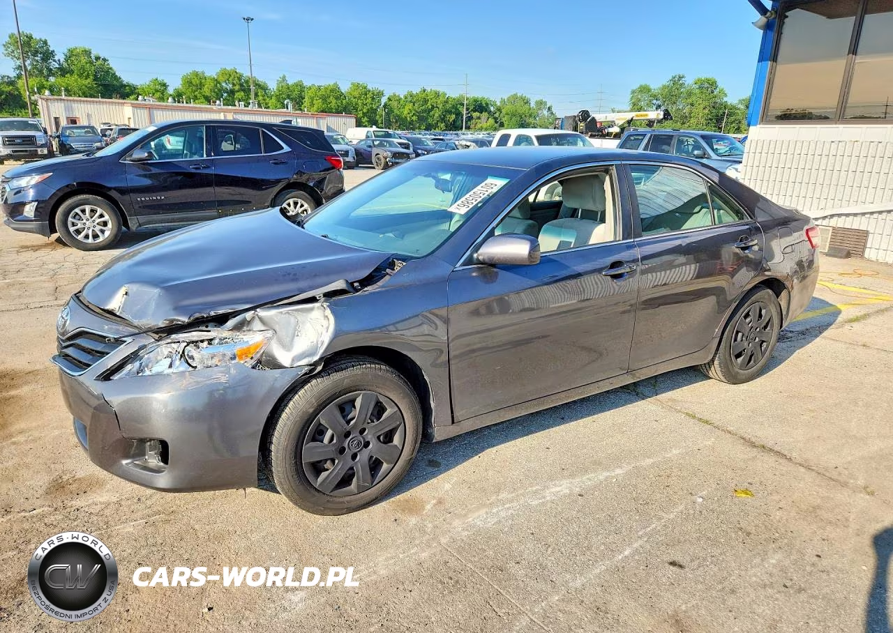 2010 Toyota Camry Le – zdjęcie 1 z 12