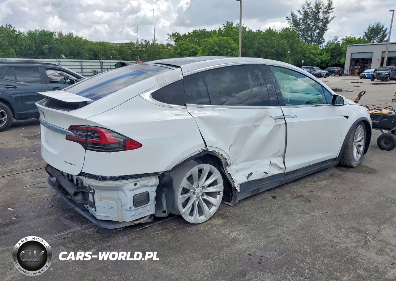 2021 Tesla Model X VIN:5YJXCBE21MF322567 - 3