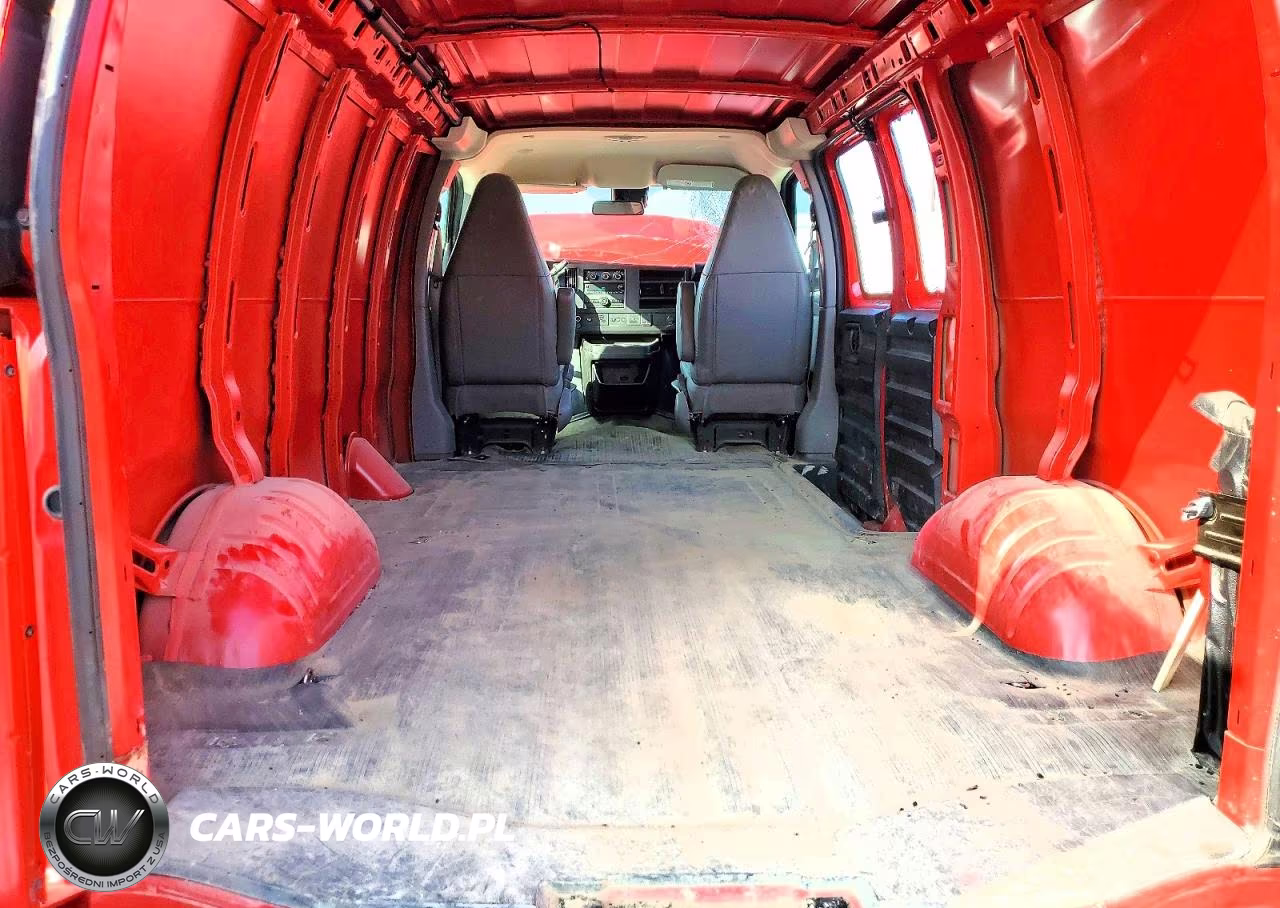 2025 Chevrolet Express 2500 Cargo Delivery Van VIN:1GCWGAFP6S1147730 - 10