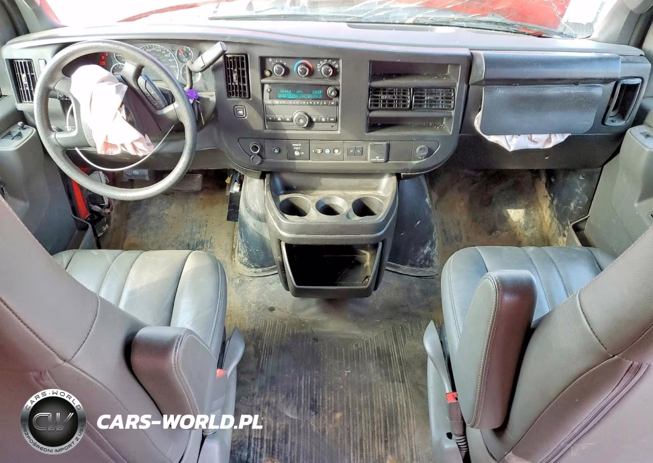 2025 Chevrolet Express 2500 Cargo Delivery Van VIN:1GCWGAFP6S1147730 - 8