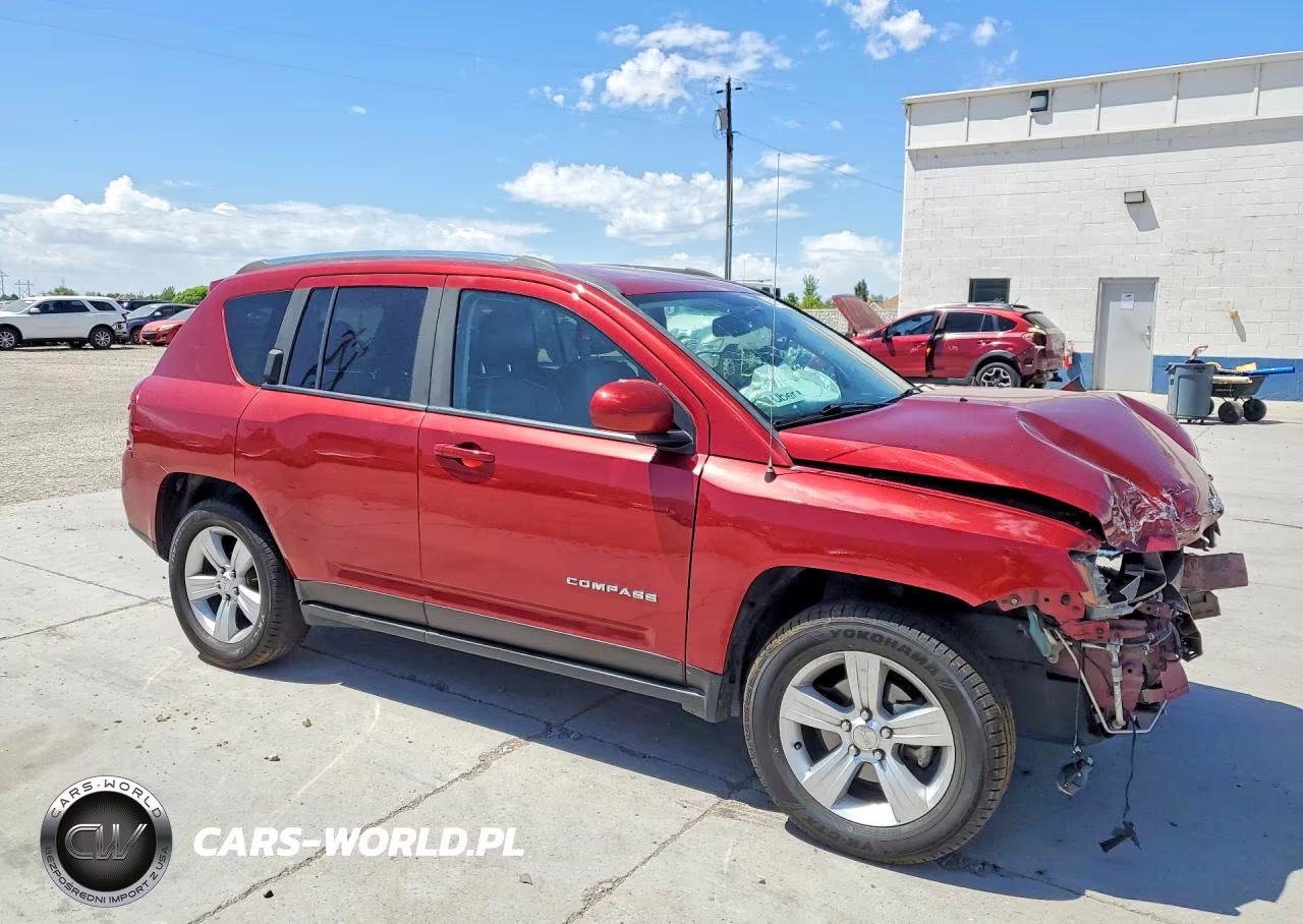 2016 Jeep Compass Latitude VIN:1C4NJDEB3GD810424 - 4