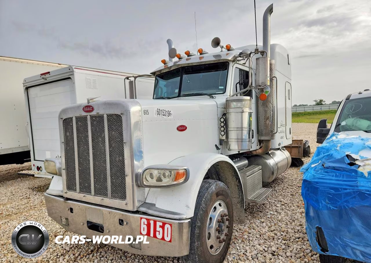 2011 Peterbilt 388 Semi Truck