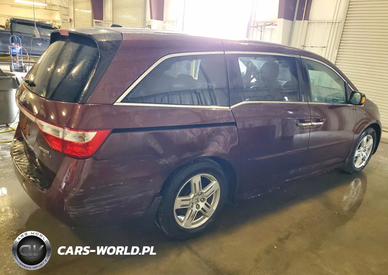 2011 Honda Odyssey Touring VIN:5FNRL5H95BB018335 - 3