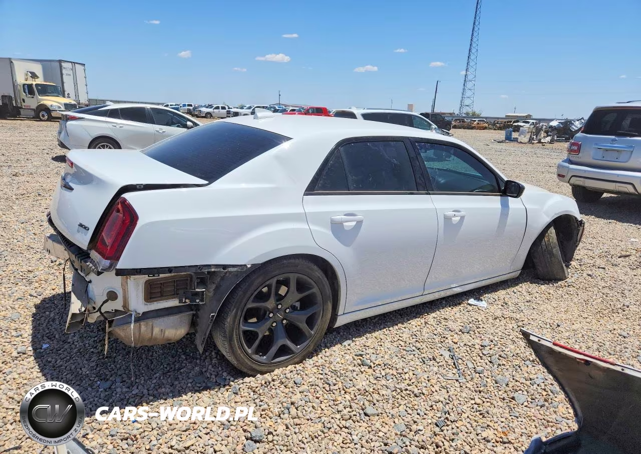 2022 Chrysler 300 Touring VIN:2C3CCAAG6NH256558 - 3