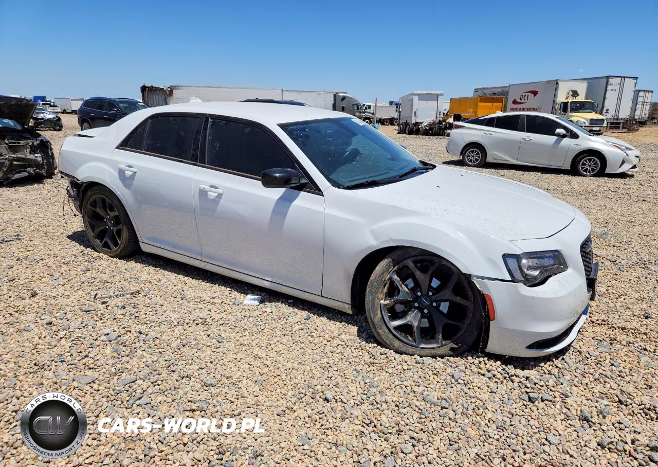 2022 Chrysler 300 Touring VIN:2C3CCAAG6NH256558 - 4