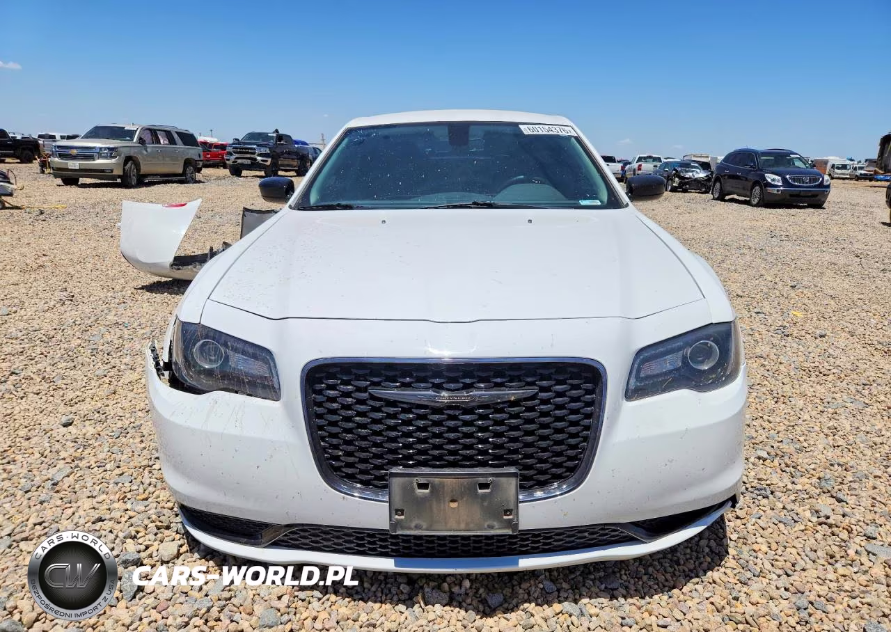 2022 Chrysler 300 Touring VIN:2C3CCAAG6NH256558 - 5