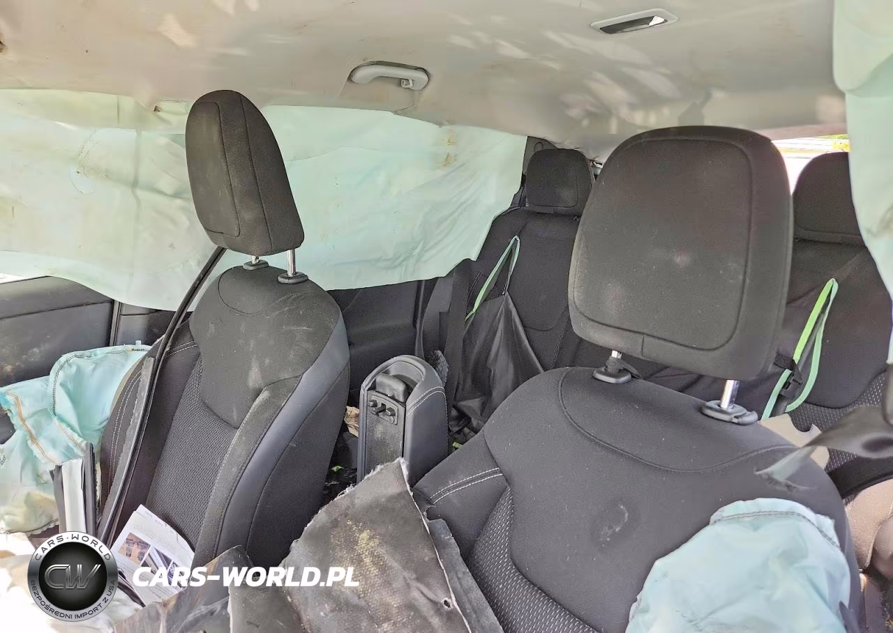 2023 Jeep Renegade Latitude VIN:ZACNJDB17PPP14998 - 10