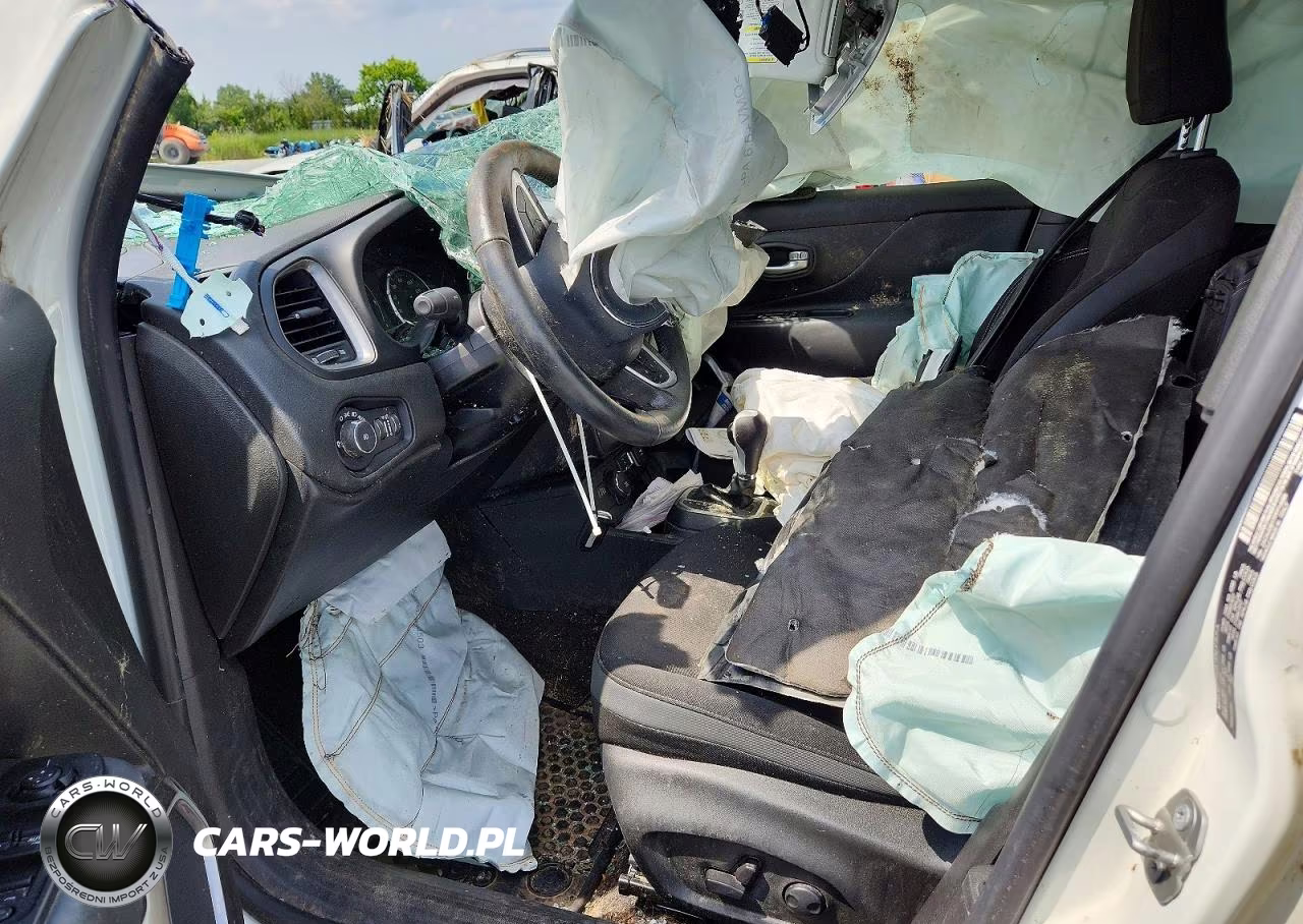 2023 Jeep Renegade Latitude VIN:ZACNJDB17PPP14998 - 7