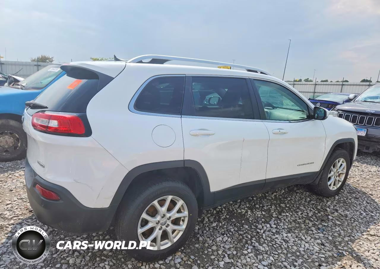 2016 Jeep Cherokee Latitude VIN:1C4PJMCB2GW214690 - 3