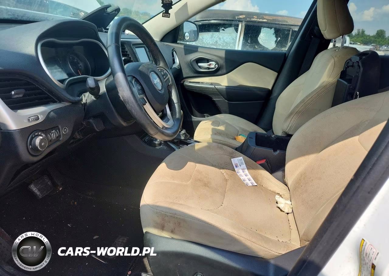2016 Jeep Cherokee Latitude VIN:1C4PJMCB2GW214690 - 7