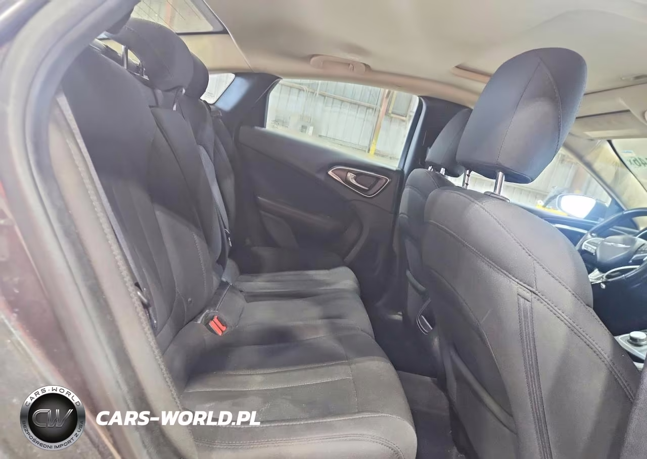 2015 Chrysler 200 Limited VIN:1C3CCCAB8FN749439 - 10
