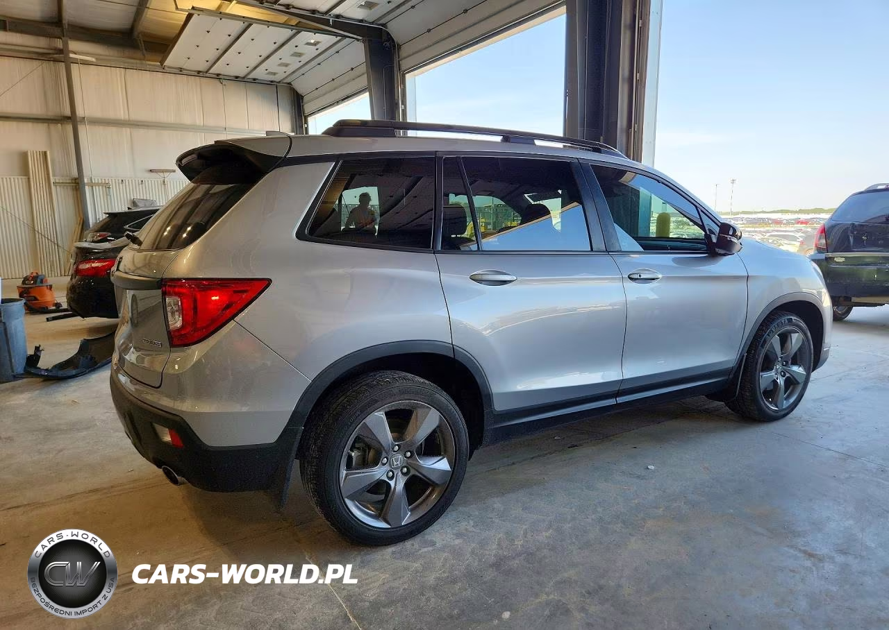 2019 Honda Passport Touring VIN:5FNYF7H97KB000403 - 3