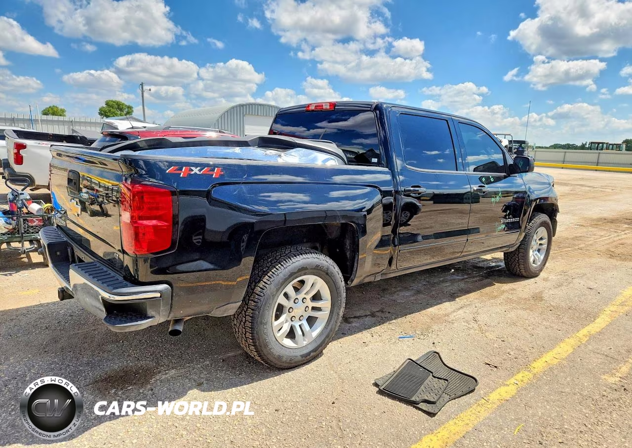 2018 Chevrolet Silverado K1500 Lt VIN:3GCUKREC3JG345524 - 3
