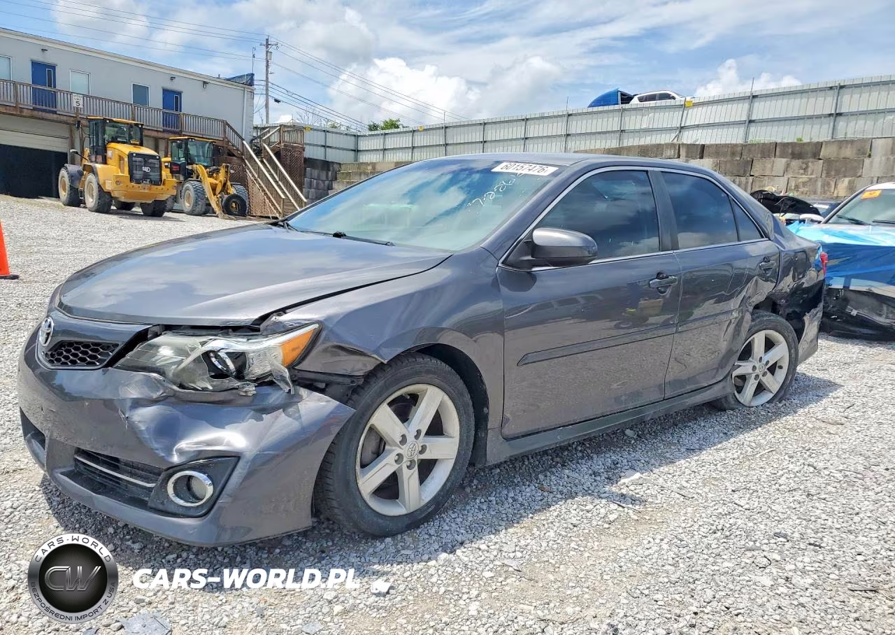 2014 Toyota Camry – zdjęcie 1 z 12