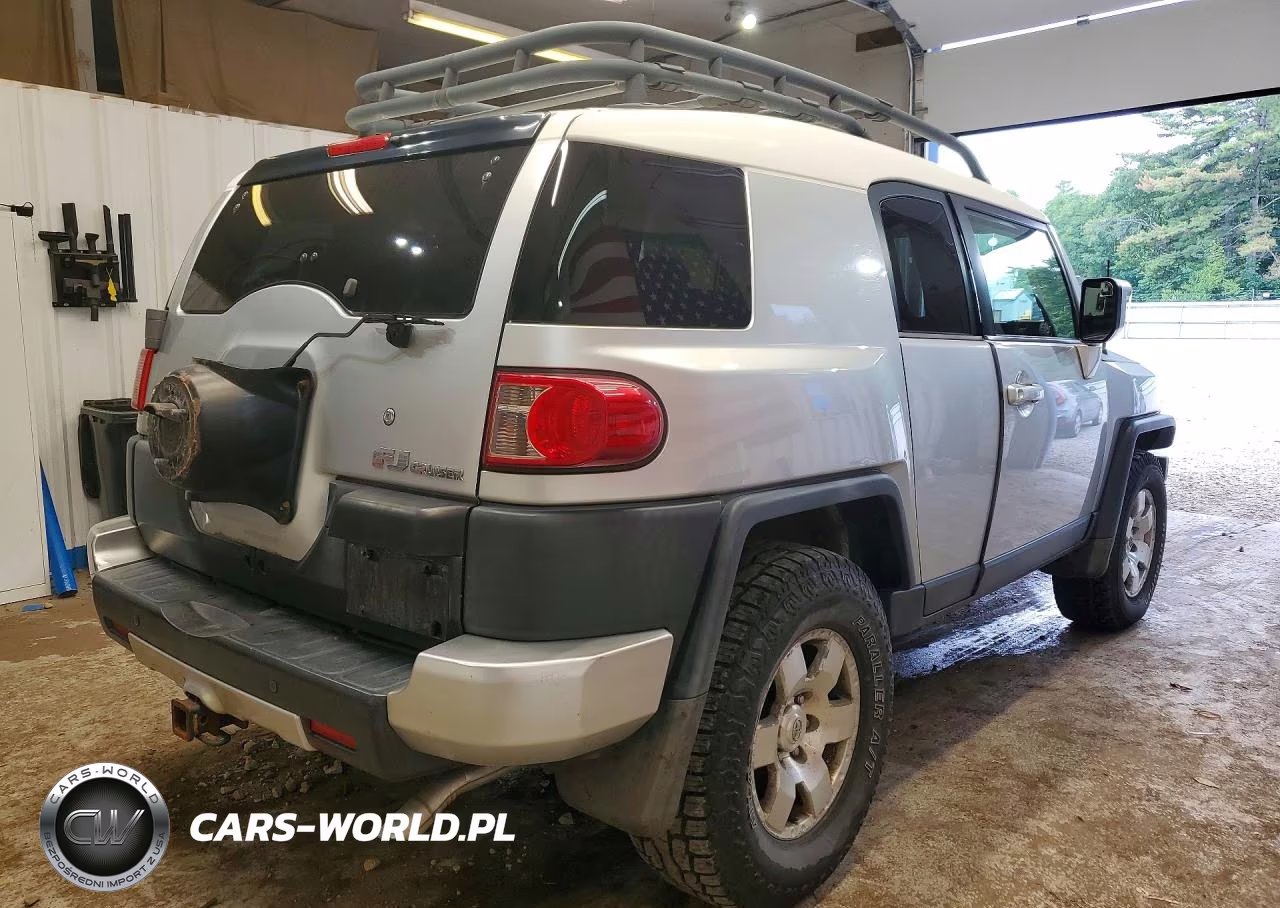 2007 Toyota Fj Cruiser Base VIN:JTEBU11F670058240 - 3