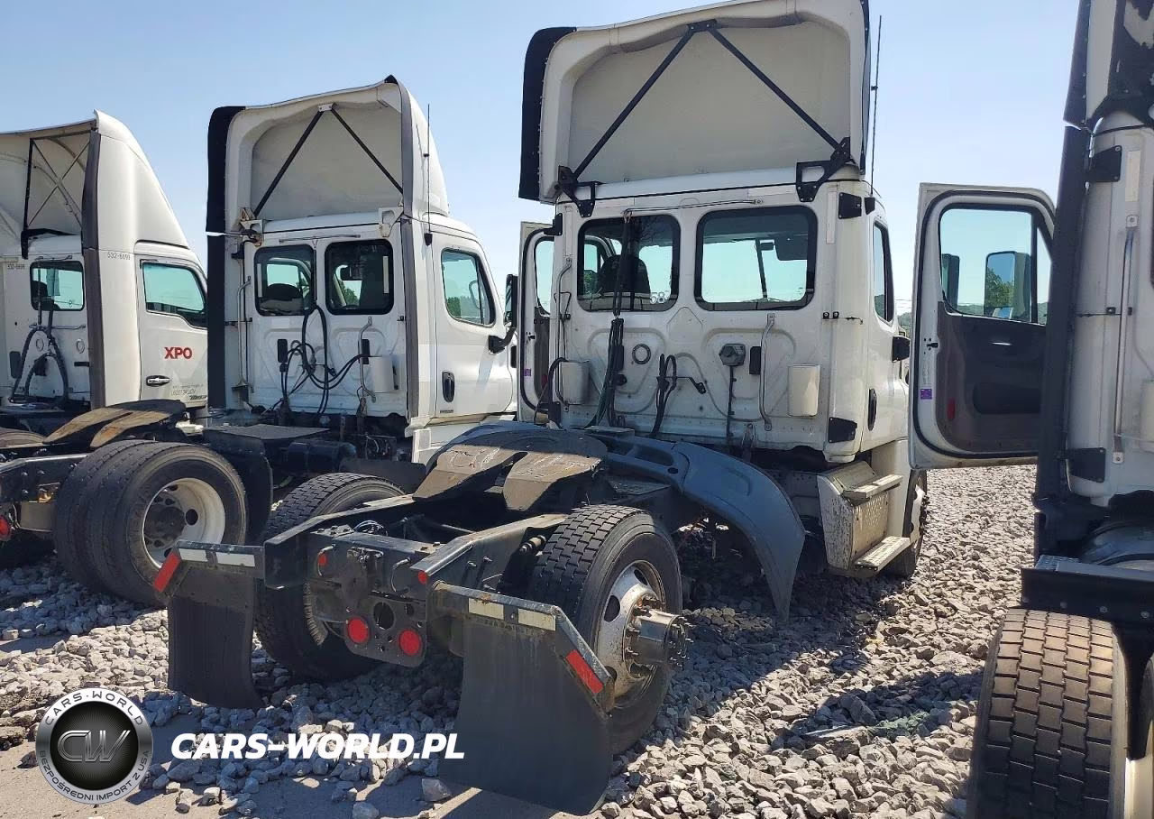 2019 Freightliner Cascadia 1 - Semi Truck VIN:3AKBGDDR0KSKS4646 - 3