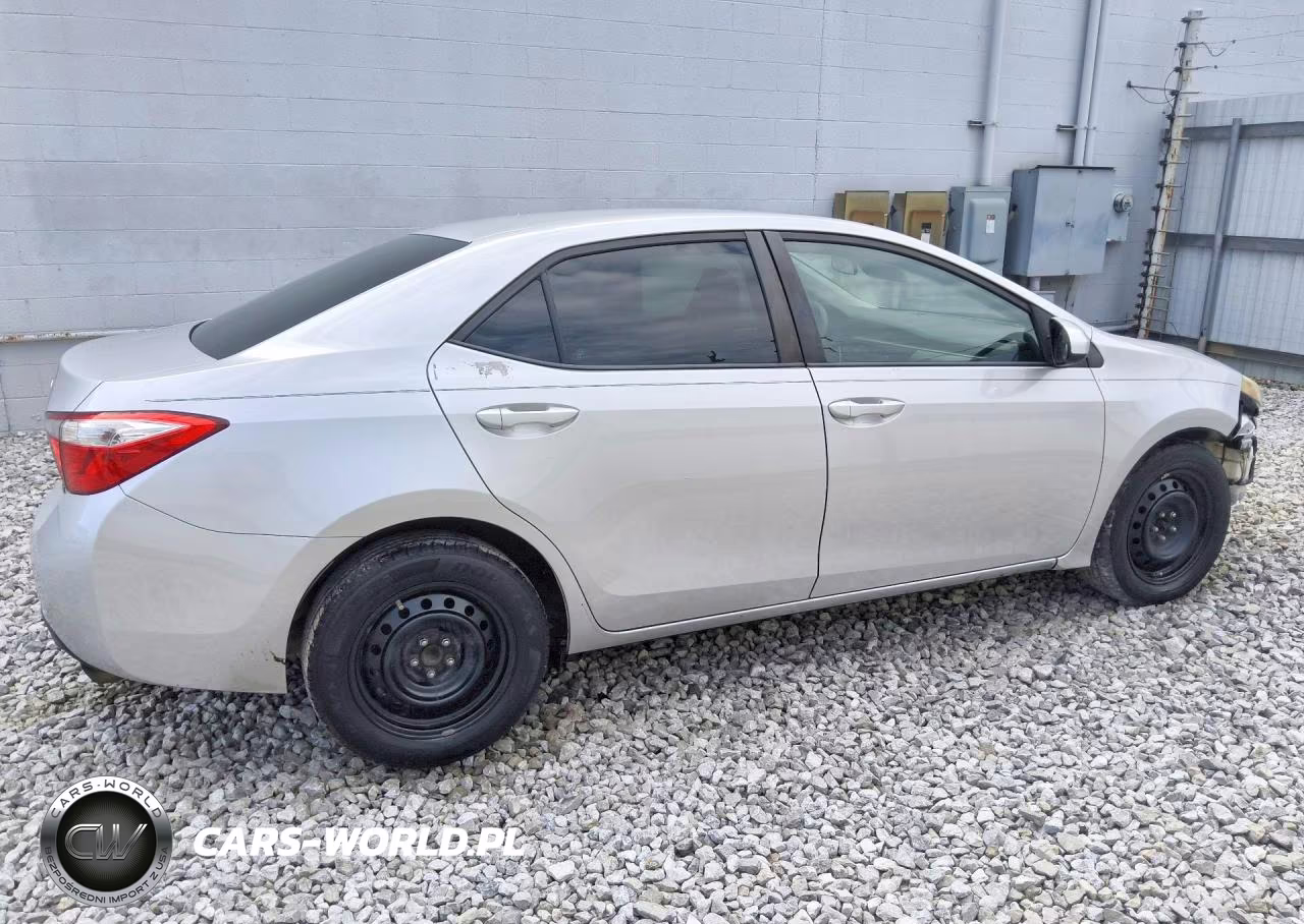 2015 Toyota Corolla Le VIN:5YFBURHE0FP257126 - 3